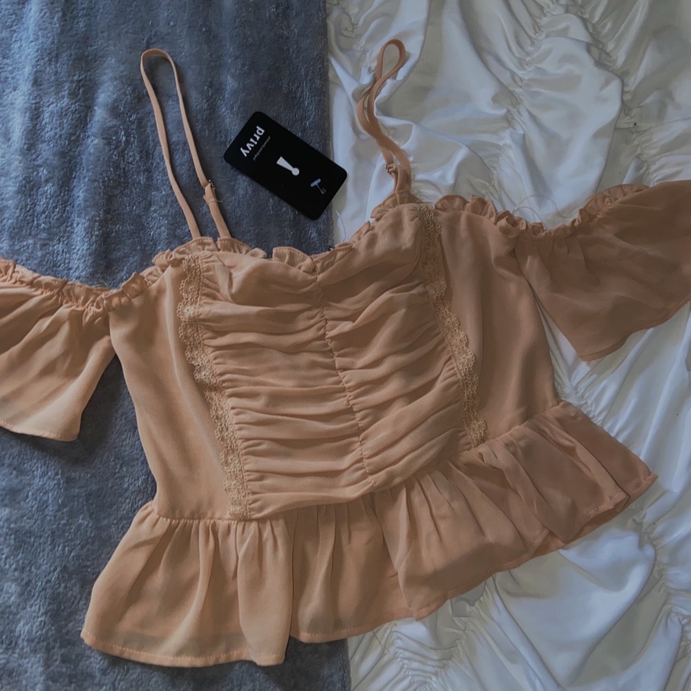 NEW Tan off the shoulder top🪐